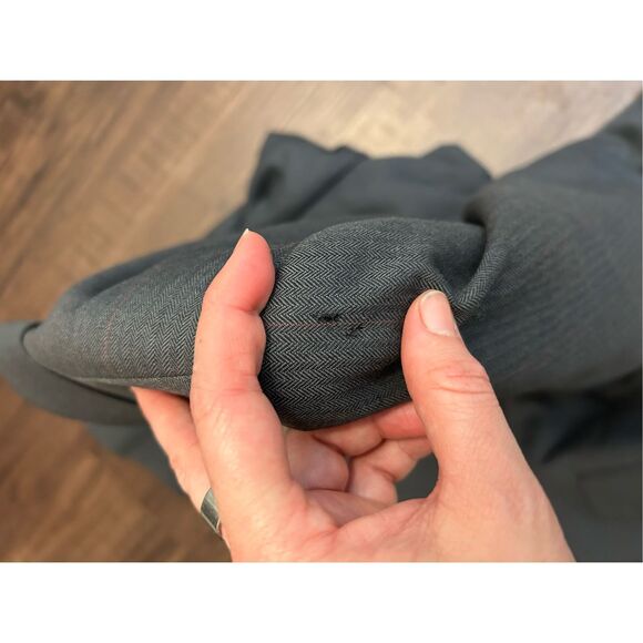 Burberry’s Pure Wool Gray Pinstripe Two-Button Blazer Sz 44R* - Picture 13 of 13